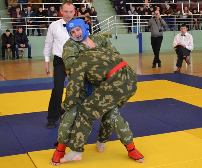 ЮНЫЕ БОЙЦЫ ПОМЕРИЛИСЬ СИЛАМИ НА ТУРНИРЕ ПО РУКОПАШНОМУ БОЮ